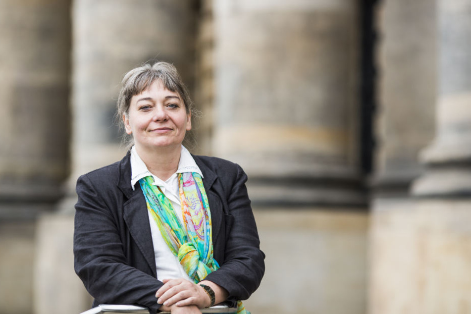 Theologie-Professorin Angelika Berlejung (57) erforscht die Inschriften von tausende Jahre alten Amuletten.