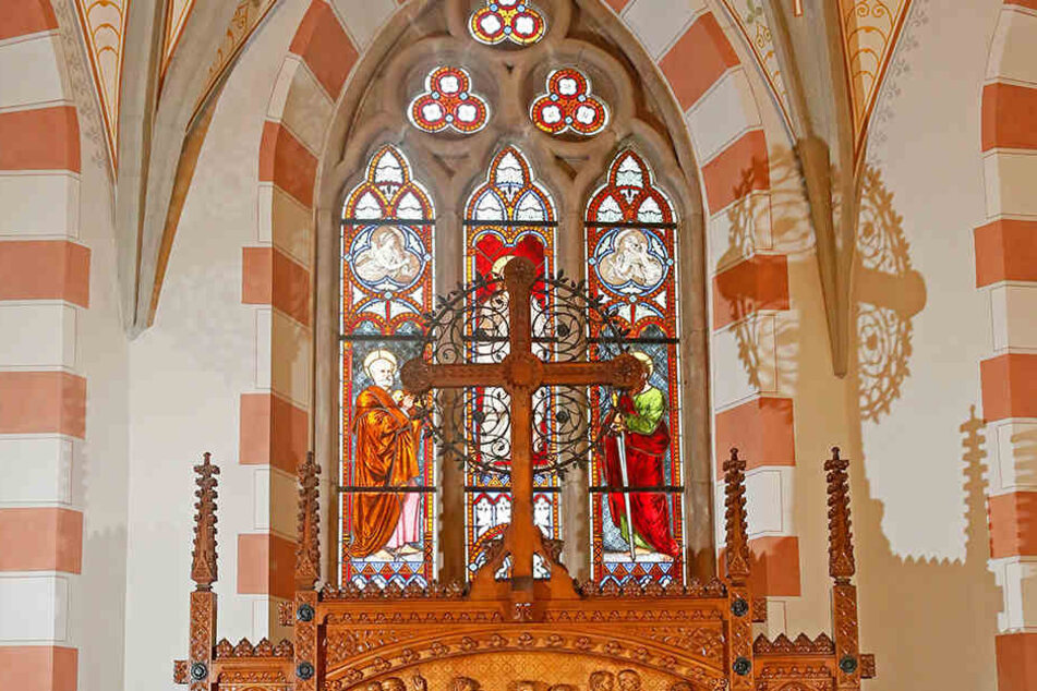 Von diesem Holzkreuz klauten Diebe eine Jesusfigur.