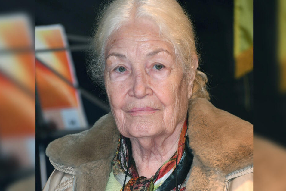 Ellen Schwiers leidet unter schrecklichen Schmerzen.