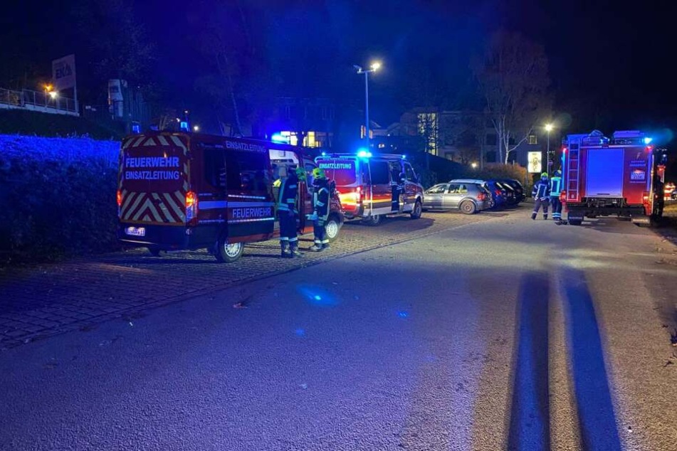 Die Feuerwehr rückte am Freitagmorgen zum Erzgebirgsklinikum in Annaberg aus.