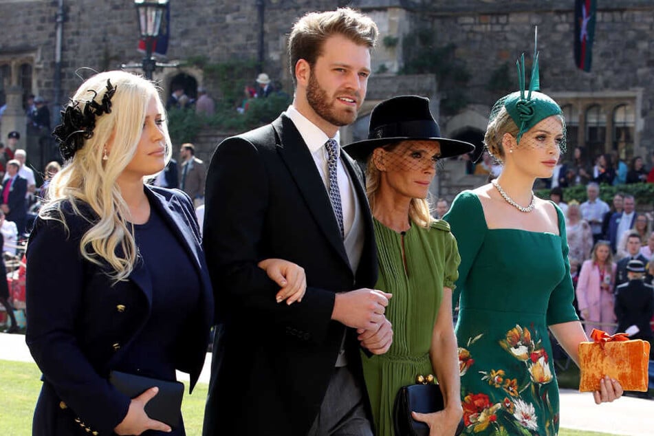 v.li.: Eliza Spencer, Louis Spencer, Victoria Aitken und Kitty Spencer am 19. Mai 2018 auf dem Weg zur Trauung von Prinz Harry und Meghan in der St.Georgs-Kapelle.