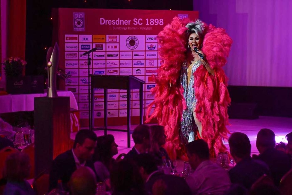 Ein sehenswertes Showprogramm im Carte Blanche: Gene Pascale ließ auf der DSC-Abschlussfeier so manches schlüpfrige Wort fallen.