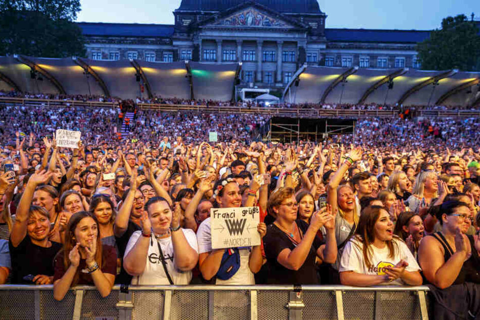 Kreischalarm bei den vorwiegend weiblichen Fans von Weincent Weiss.
