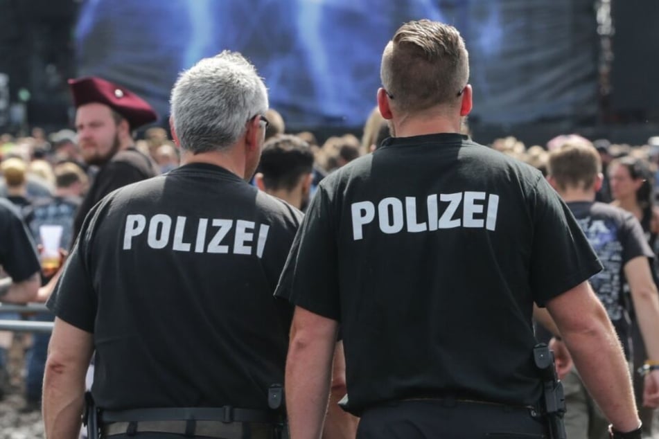 Polizisten nahmen die Mutter auf dem Wacken fest. (Symbolbild)