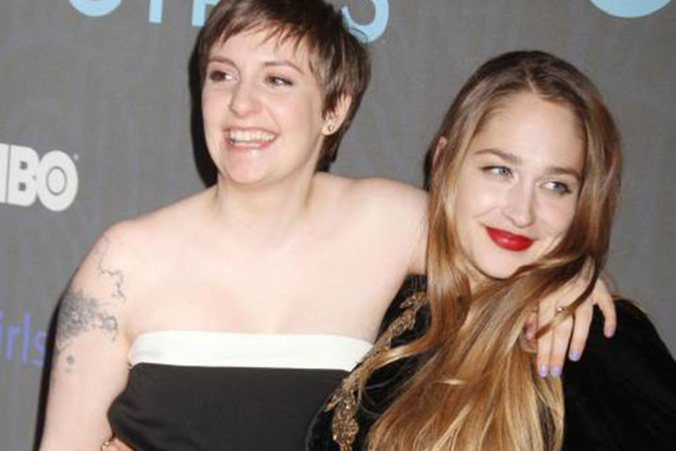 Lena Dunham (30) und ihre Kollegin Jemima Kirke (31) starten als Dessous-Models durch.