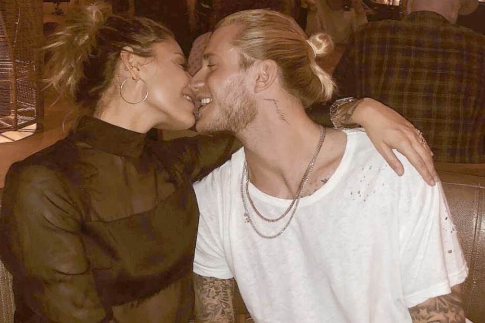 Sophia Thomalla (29) ist frisch verliebt in ihren Fußballer-Freund Loris Karius (25).