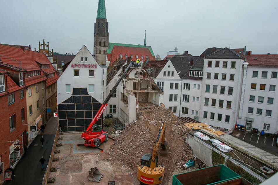 Die Lampe-Bank hat mit dem Abriss des Hauptgebäudes begonnen.