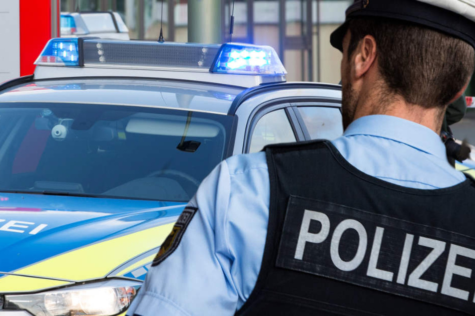 Die Polizei fahndet nach den beiden Räubern und sucht daher Zeugen (Symbolbild).