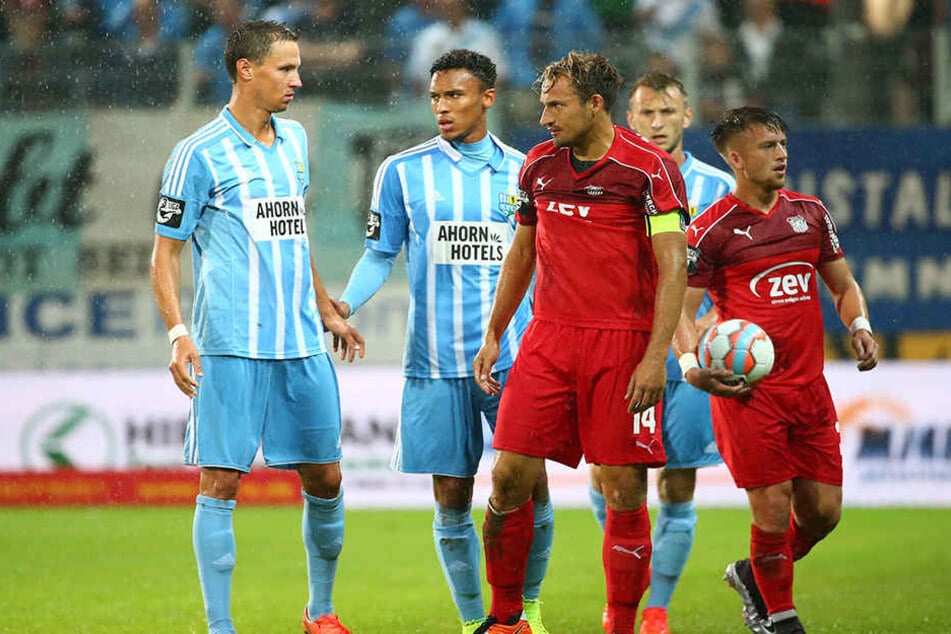 Zwickaus Toni Wachsmuth (M.) verspricht dem Chemnitzer FC
fürs Derby am Sonntag einen ganz
heißen Tanz.