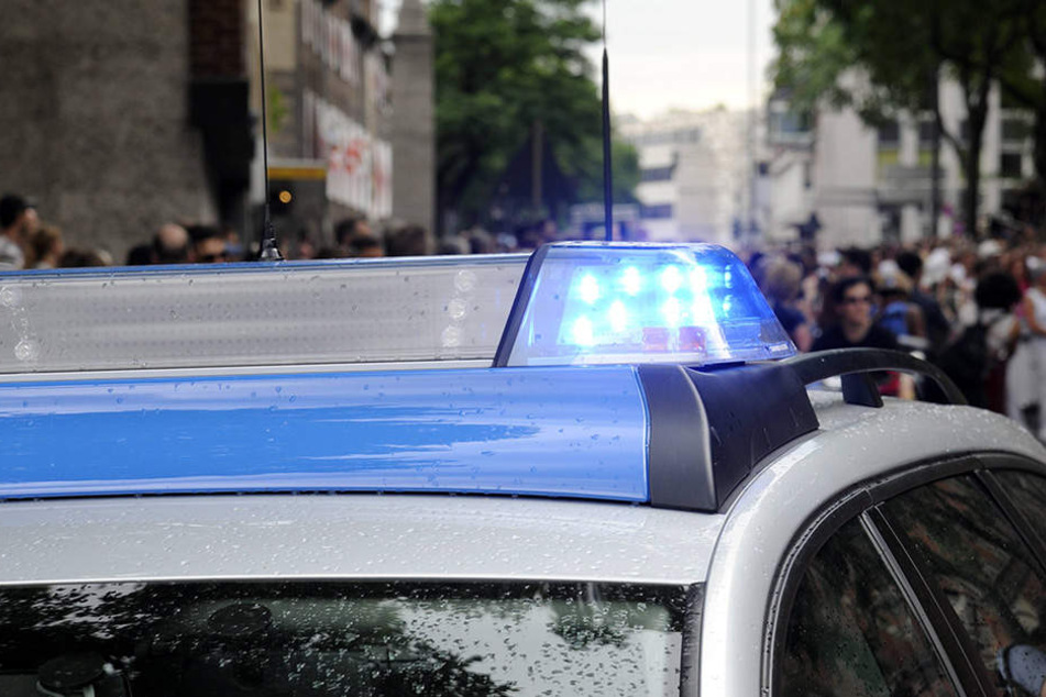 In Dresden eskalierte ein Streit. Eine Frau verletzte ihren Bekannten mit einem Messer.