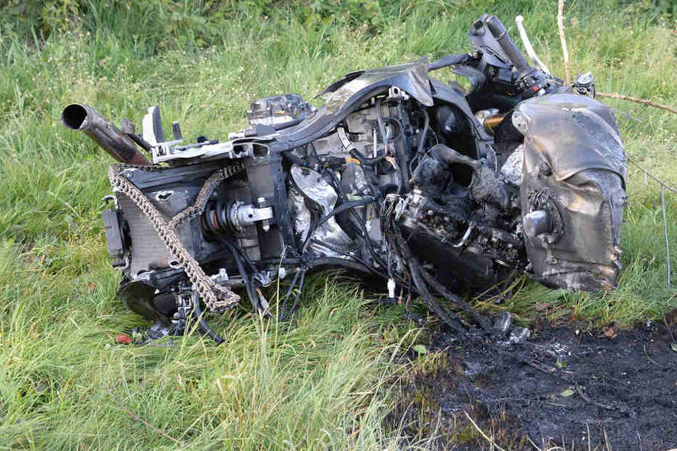 Das Motorrad war nach dem Crash mit dem Baum nicht mehr zu erkennen.