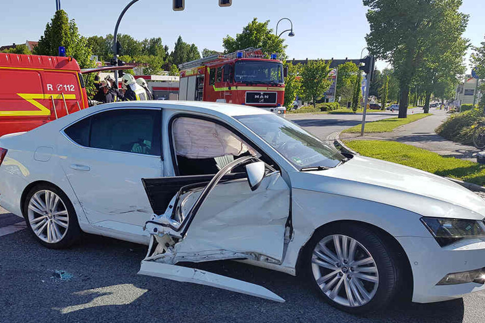 Die Beifahrerin musste aus dem Skoda herausgeschnitten werden.