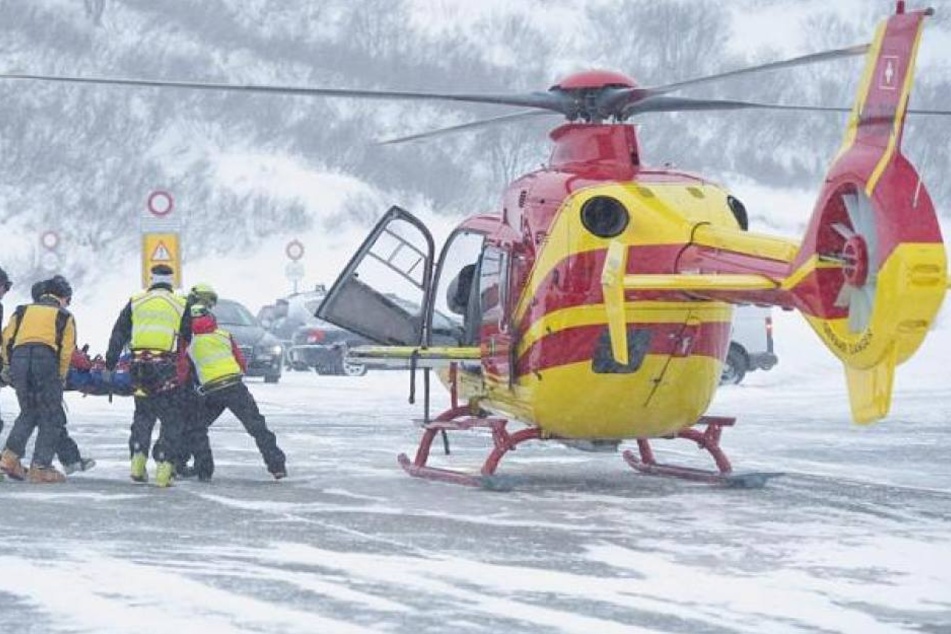 Der 21-Jährige wurde mit Verletzungen ins Krankenhaus gebracht. (Symbolbild)