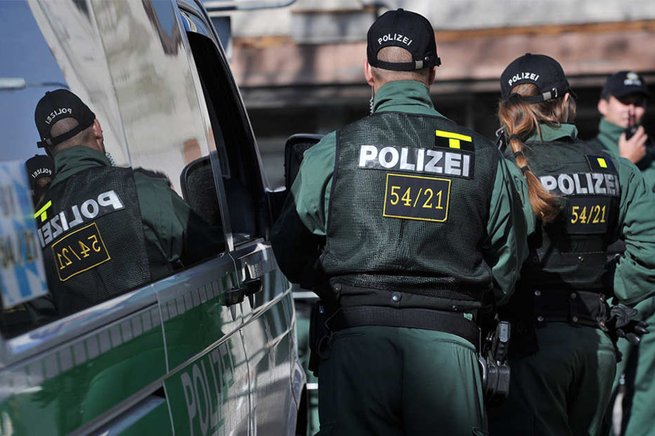 Die Polizei versucht durch starke Präsenz die Kriminalität einzudämmen (Symbolbild).