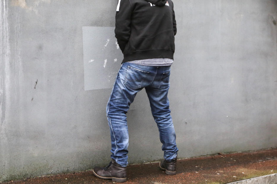 Eins auf die Nase gab es von einem Wildpinkler in Bad Belzig. (Symbolbild)