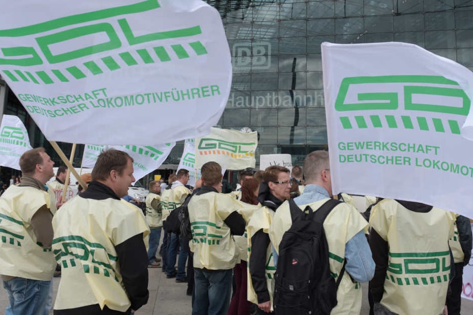 Ab Ende 2014 bis zum Mai 2015 haben die Lokführer in mehreren Streikrunden den Bahnverkehr in Deutschland lahm gelegt.