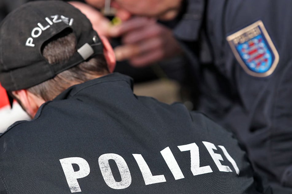 Nach dem brutalen Raubüberfall sucht die Kriminalpolizei dringend nach Zeugen. (Symbolbild)