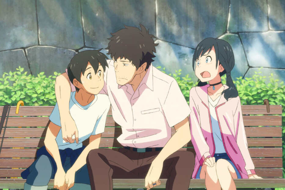 Hodaka Morishima (l.) und Hina Amano (r.) im Gespräch mit Keisuke Suga.