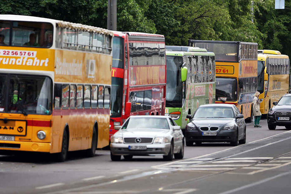 Über 150.000 Personen steigen jährlich an der Leipziger Goethestraße ein und aus. Um der Menschenmenge Herr zu werden, kommt jetzt ein großes Fernbus-Terminal am Hauptbahnhof.