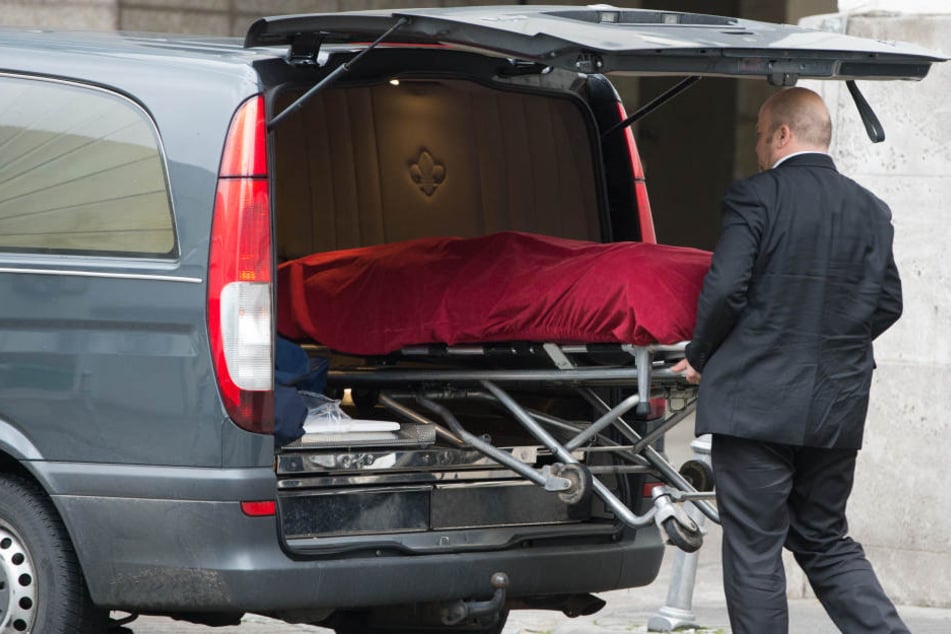 Für den 79-Jährigen kam jede Hilfe zu spät. Er starb in den Flammen (Symbolbild).