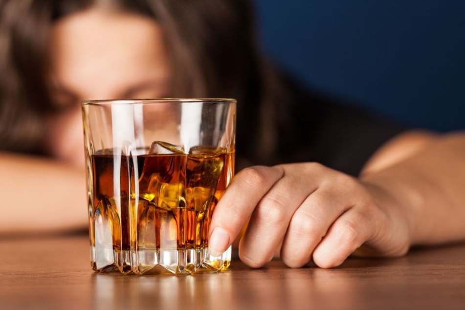 Willst Du am 1. Januar keine mega Birne haben, solltest Du die Finger von dunklem Alkohol lassen.