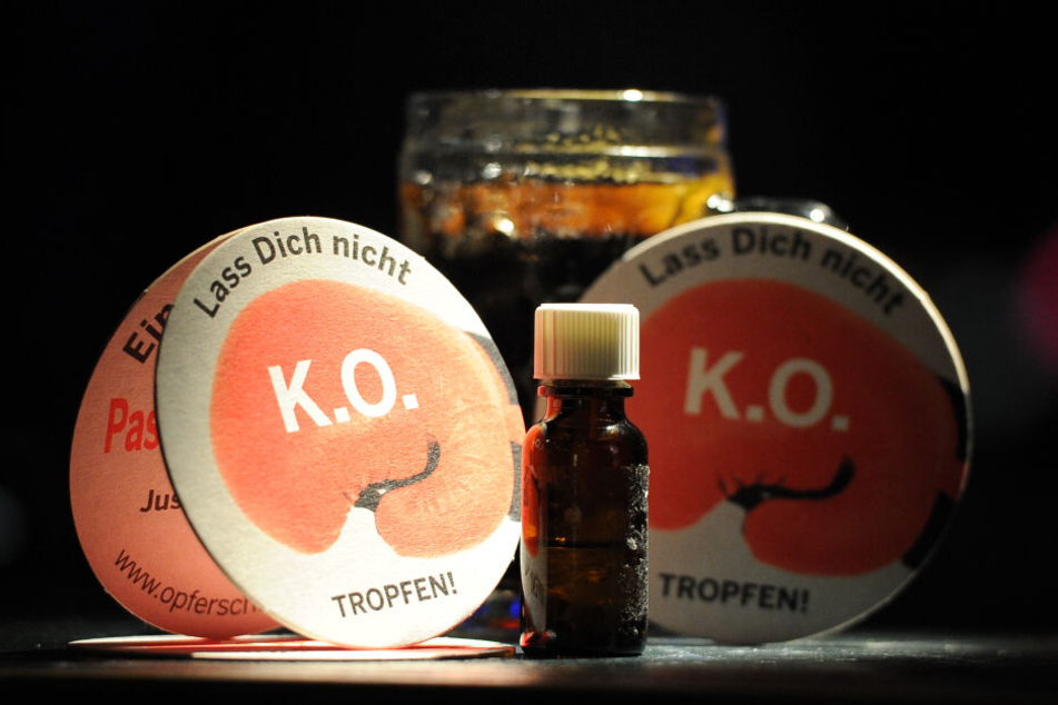 Die Dunkelziffer der Opfer von K.O.-Tropfen ist hoch: Niemand weiß genau, wie häufig Vergewaltigungen und andere Straftaten unter K.O.-Tropfen statt finden.