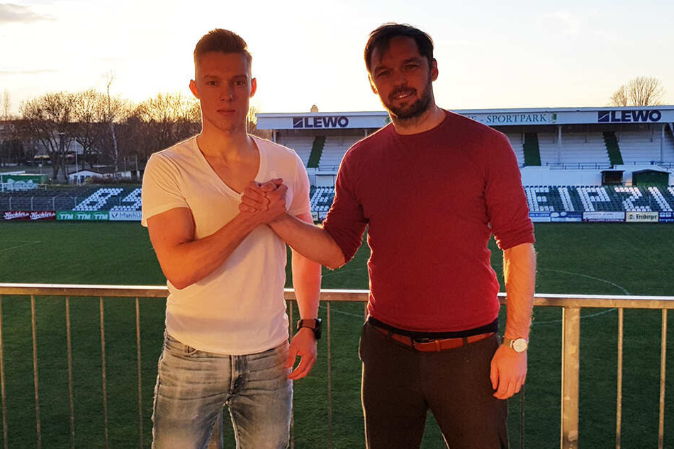 Im Sonnenuntergang besiegelt: Max Keßler (20) bleibt bis 2021 bei der BSG Chemie Leipzig.