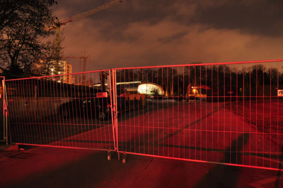 Ein Betroffener schilderte, dass Autos mit Hilfe eines Schlosses am Zaun quasi "eingesperrt" werden.