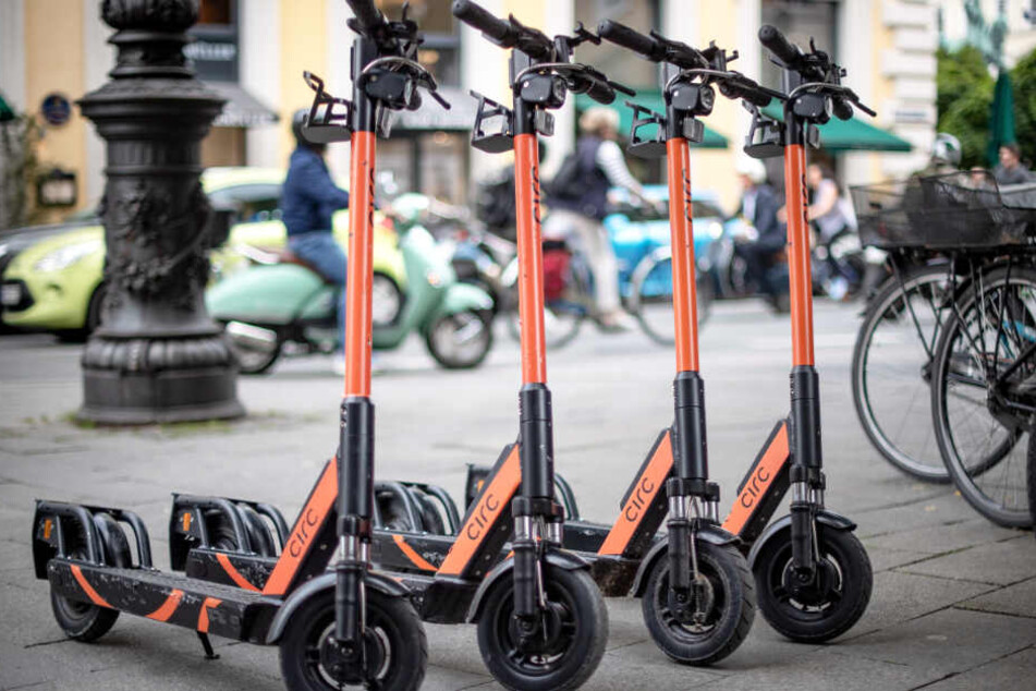 E-Scooter können mitunter zu einer Gefahr für die Gesundheit werden. (Symbolbild)