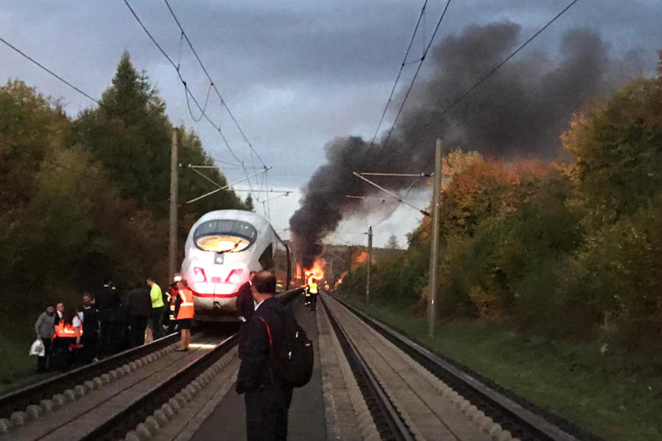 Krasse Bilder! ICE auf beliebter deutscher Strecke steht