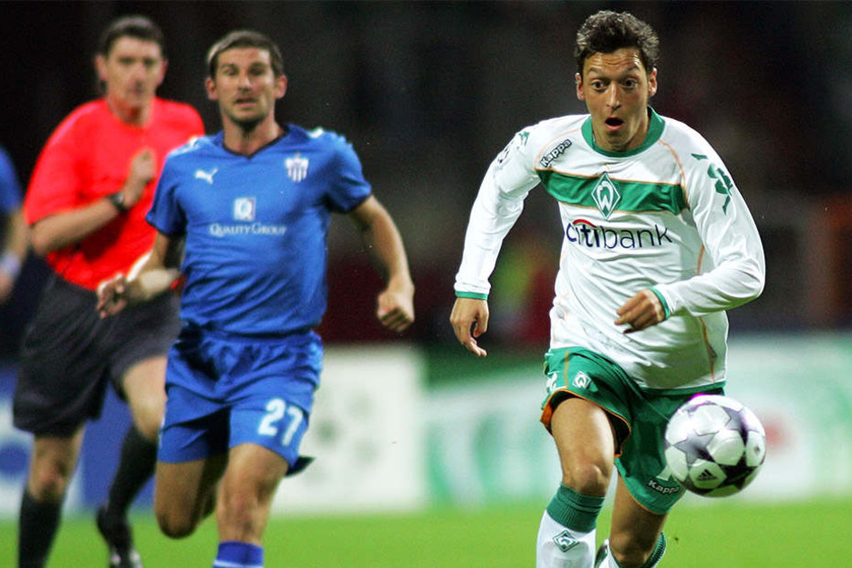 Entwickelte sich beim SV Werder Bremen an der Seite von Diego zu einem Spieler von internationalem Format: Mesut Özil.
