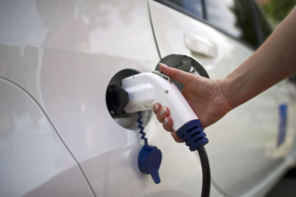 Elektro-Autos sollen in Hessen keine Seltenheit mehr sein.