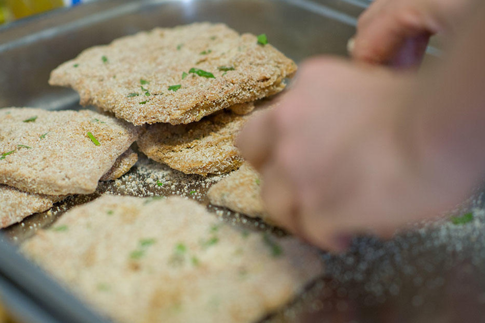 Als "Soja-Salafisten" oder "Vegan-Mafia" werden sie verunglimpft: Veganer sind für manche nicht mehr nur Menschen, die auf tierische Produkte verzichten.
