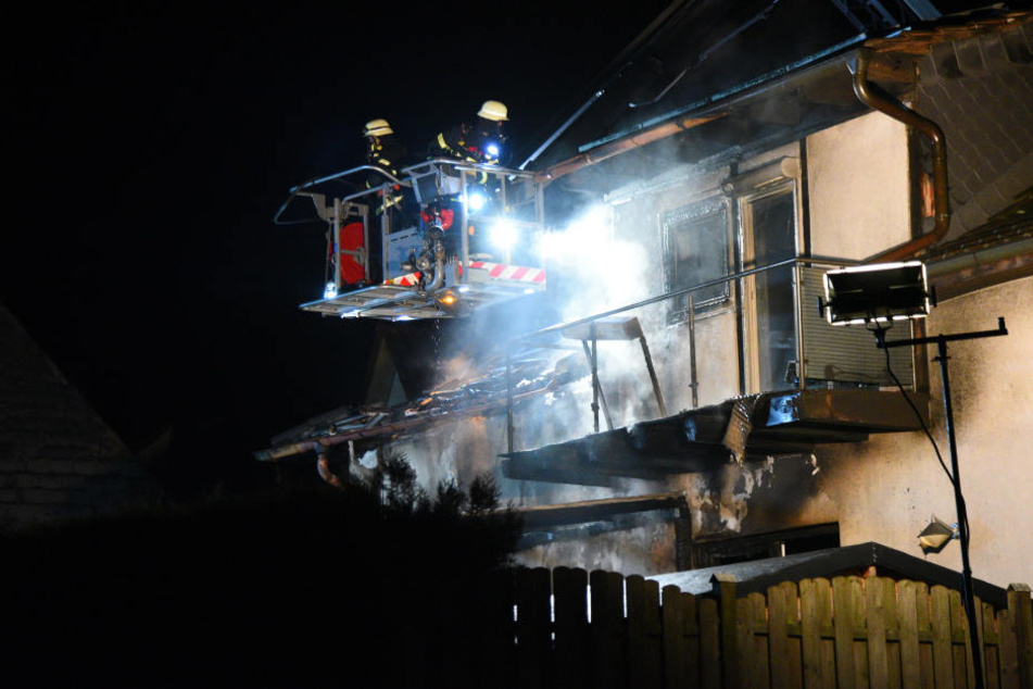 Die Flammen griffen wohl von der Terrasse auf den Balkon über.
