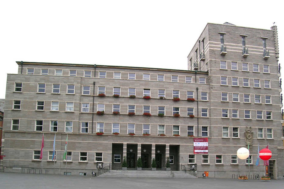 Die Mitarbeiter der Stadt Halle sind unzufrieden und unmotiviert. Bis 2021 wollen sich bis zu 800 Mitarbeiter in die Rente oder den Vorruhestand verabschieden.