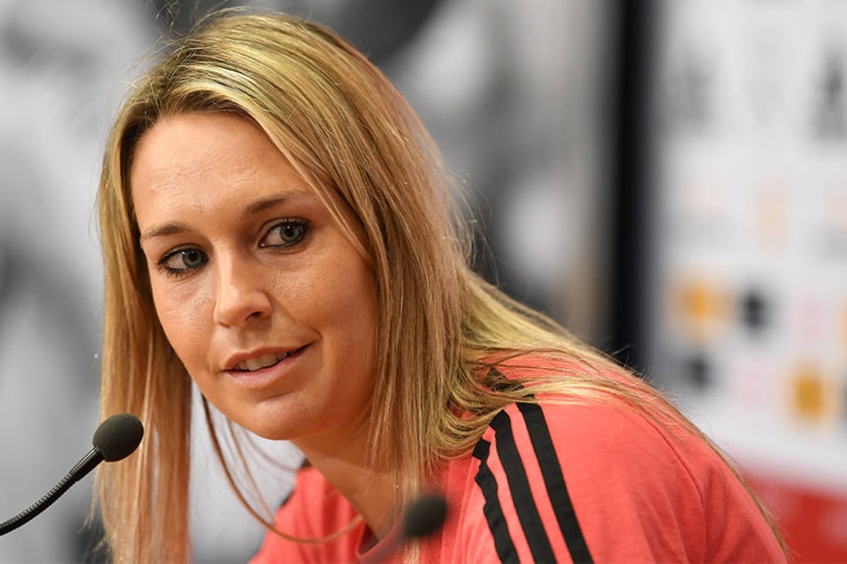 Nachdem Lena Goeßling nicht für den Test gegen Frankreich berücksichtigt wurde, äußerte sie scharfe Kritik an Trainerin Steffi Jones.