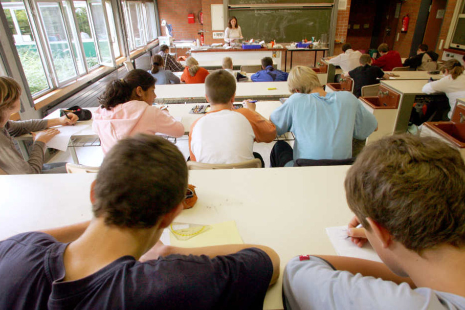 Die beiden Landesfinalisten der Gymnasien Erfurt und Greiz werden Mitte Mai in Kiel über kniffligen Aufgaben brüten (Symbolfoto).