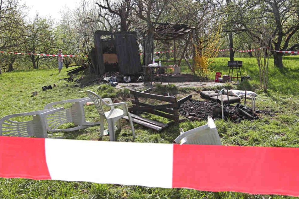 Die Gartenhütte stand voll in Flammen. (Symbolbild)