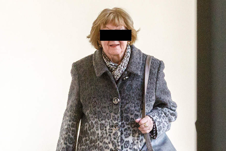 Helga S. (84) ist jetzt vorerst ihre Fleppen los.