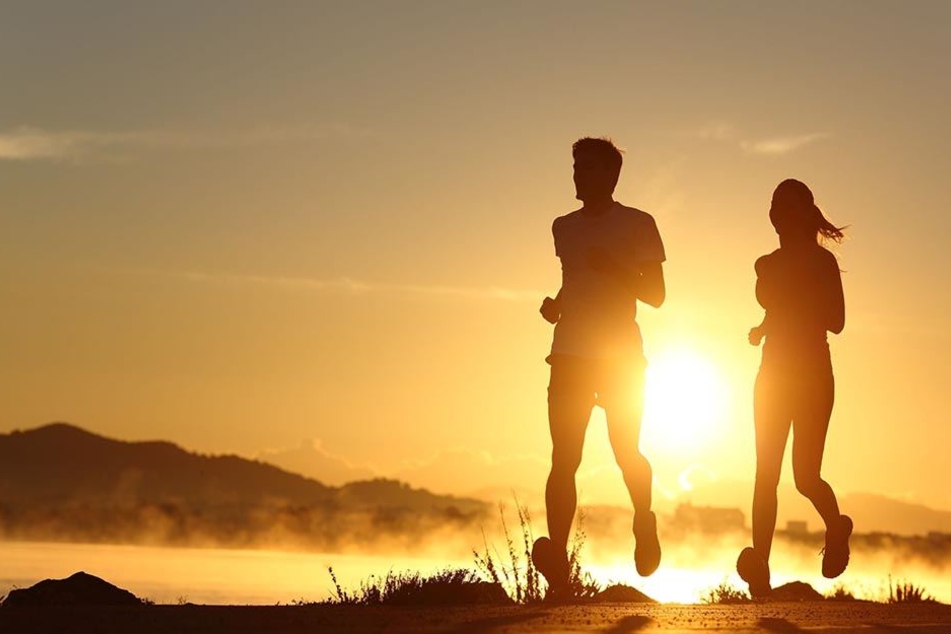 Sportliche Aktivitäten sollten auf die kühleren frühen Abendstunden verlegt werden.