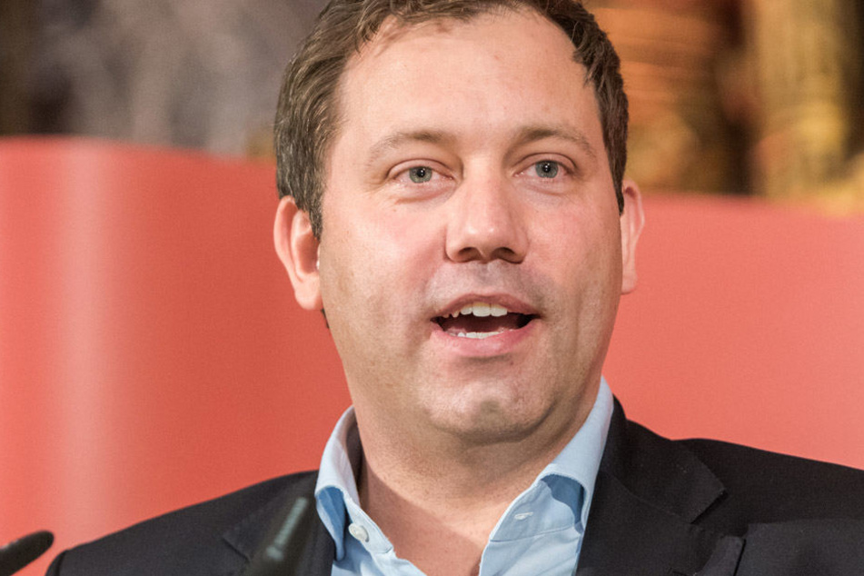 Lars Klingbeil fordert auch auf juristischer Ebene, Konsequenzen für Gauland. Doch dazu wird es wohl nicht kommen.