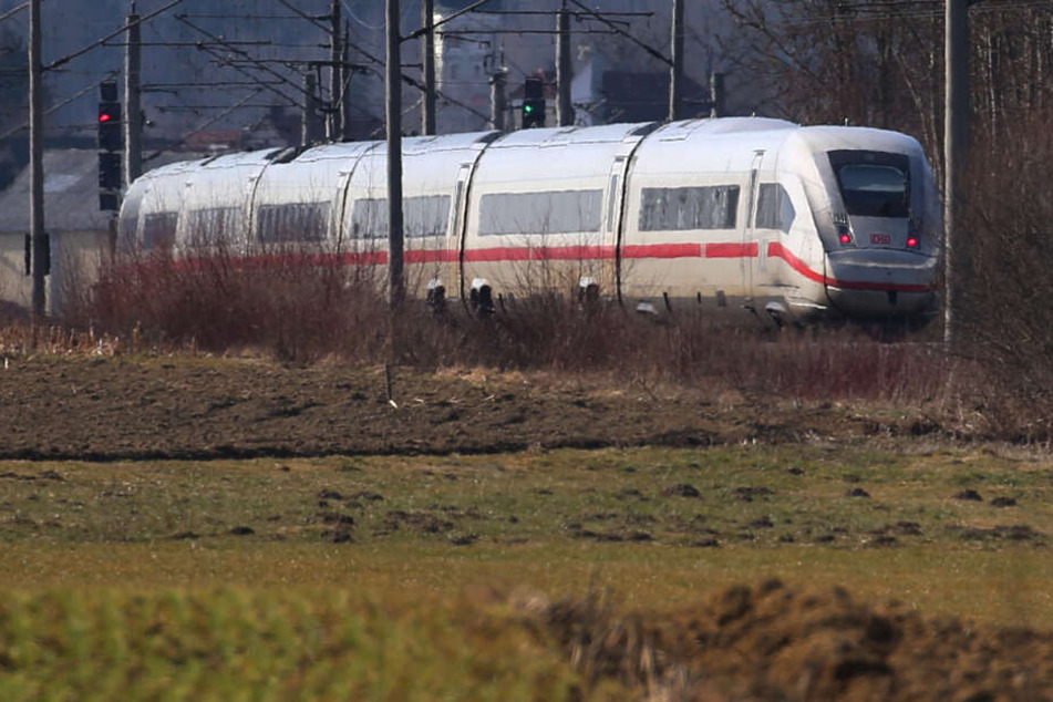 Auf der Bahnstrecke Leipzig-Berlin ist es am Donnerstagvormittag zu einem tödlichen Unfall gekommen. (Symbolbild)