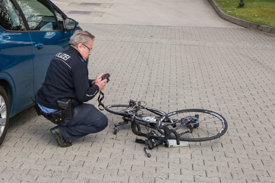 Autofahrerin und Radfahrer krachten in Putzkau frontal zusammen.
