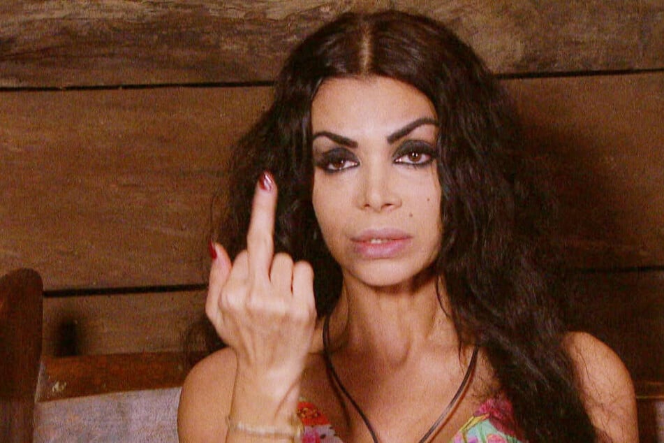 Hier zeigt uns die "Edel-Loth" (44), was sie von den Anrufern hält, die sie in die Prüfungen wählten: "Seid Ihr alle Arschlöcher?"