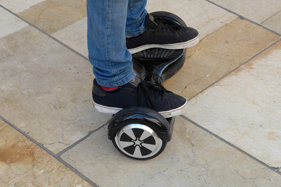 Ein Hoverboard von Amazon kostete zwei
Teenagern fast das Leben. Jetzt soll der Online-Händler büßen. (Symbolbild)