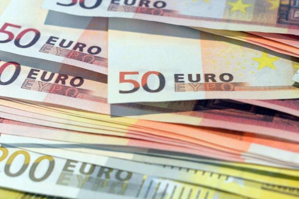 Mit einem Einsatz von umgerechnet gut 20 Euro hat der Glückspilz den Jackpot geknackt! (Symbolbild)
