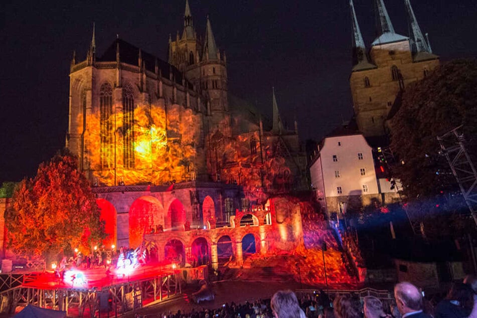Die Premiere vom "Troubadour" am Dom musste abgebrochen werden.