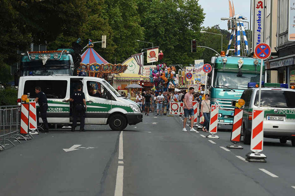 Auch im vergangenen Jahr wurden die Wege zur Kirmes blockiert oder verengt.