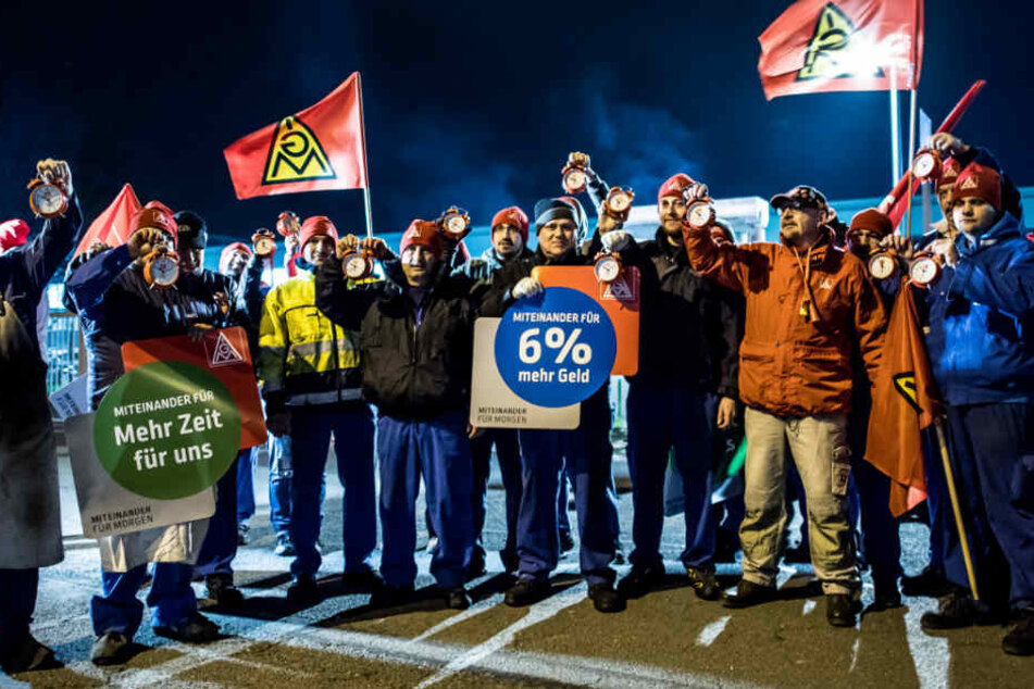In Iserlohn streikten rund 100 Arbeiter eines Betriebs.