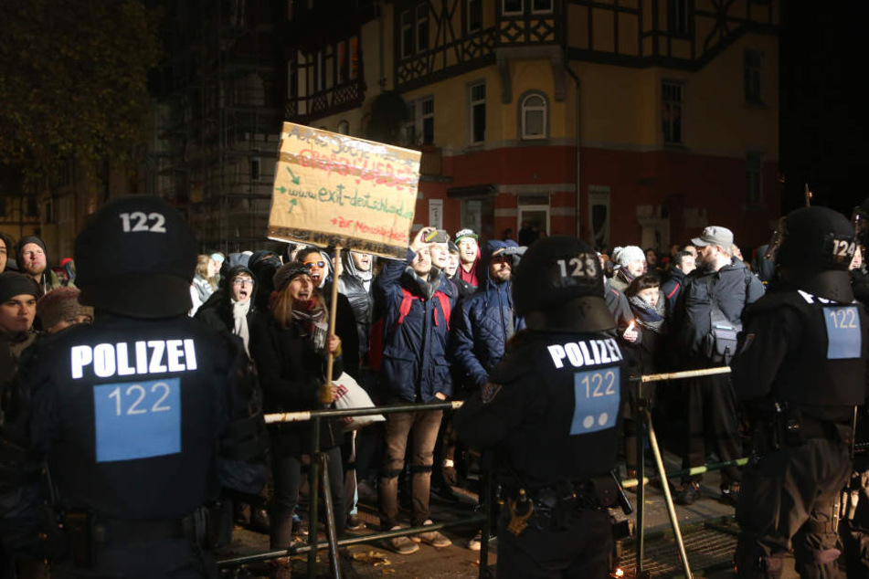 An der Gegendemo nahmen etwa 1500 Personen teil.